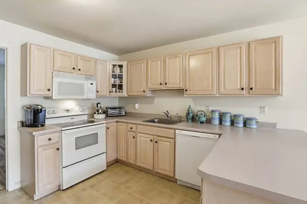 34 Pleasant St #34, Windham, NH 03087