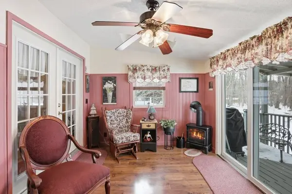 4 Rosemary St, Salem, NH 03079
