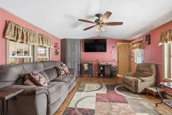 4 Rosemary St, Salem, NH 03079