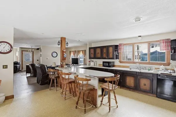 253 Main St, Amesbury, MA 01913