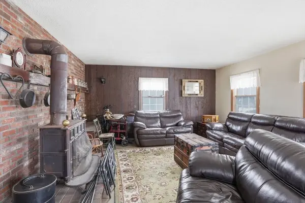 253 Main St, Amesbury, MA 01913