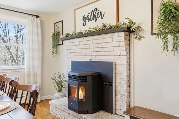 11 Elwood Road, Derry, NH 03038