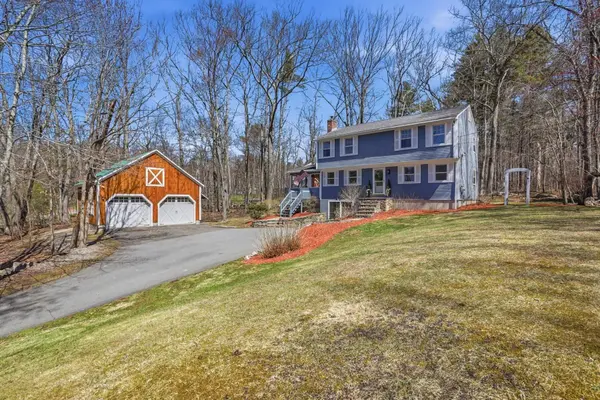 11 Elwood RD, Derry, NH 03038