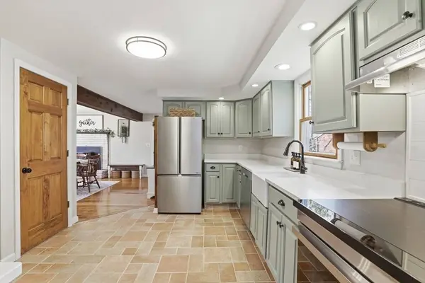 11 Elwood Road, Derry, NH 03038