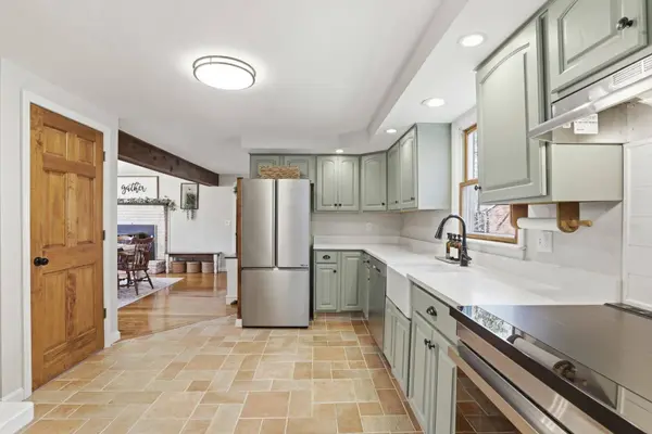 11 Elwood RD, Derry, NH 03038