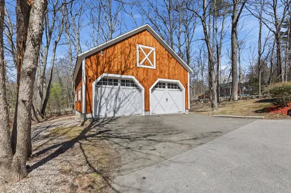 11 Elwood RD, Derry, NH 03038