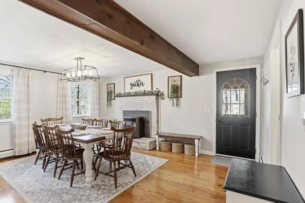 11 Elwood RD, Derry, NH 03038