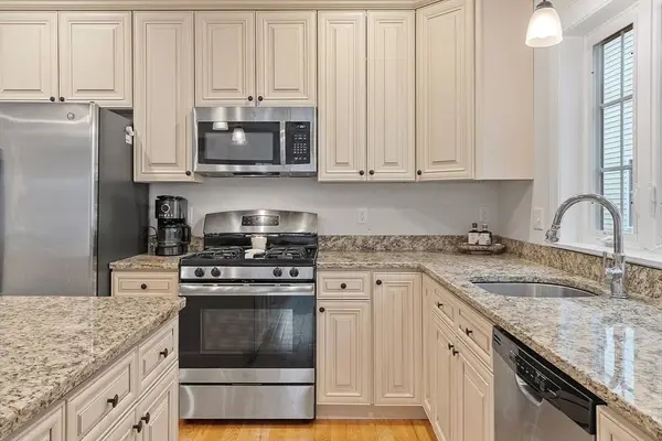 86 Denworth Bell Circle #86, Haverhill, MA 01835