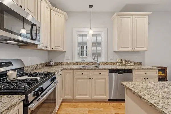 86 Denworth Bell Circle #86, Haverhill, MA 01835