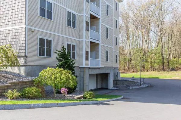 2 Henry David DR #305, Nashua, NH 03062