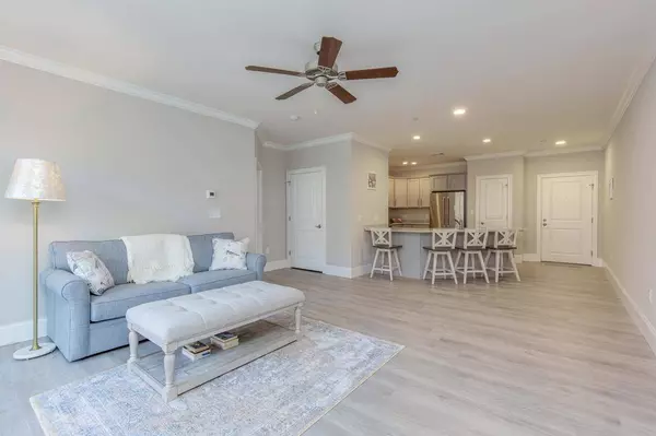 2 Henry David DR #305, Nashua, NH 03062