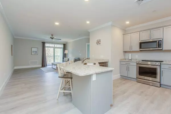 2 Henry David DR #305, Nashua, NH 03062