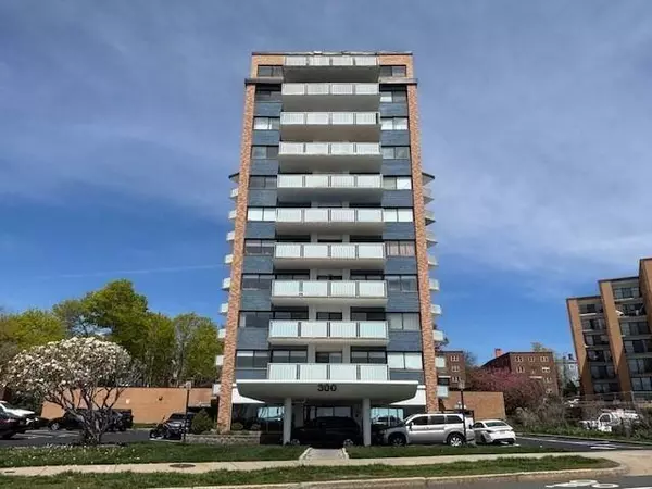 300 Lynn Shore #210, Lynn, MA 01902