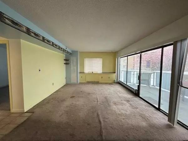 300 Lynn Shore #210, Lynn, MA 01902