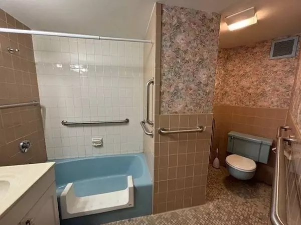 300 Lynn Shore #210, Lynn, MA 01902