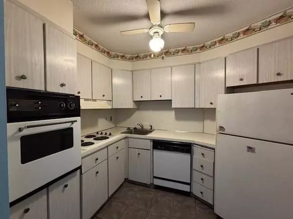 300 Lynn Shore #210, Lynn, MA 01902