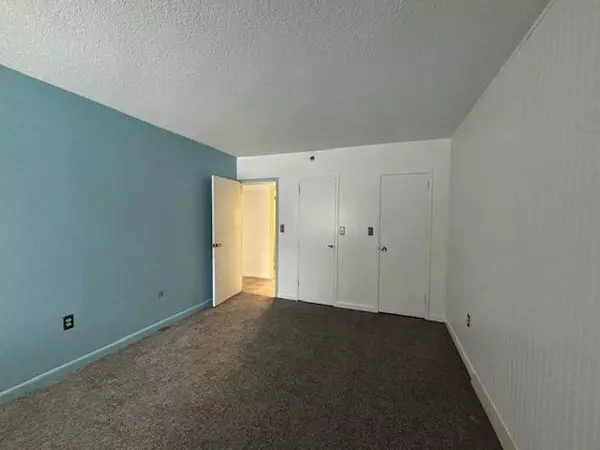 300 Lynn Shore #210, Lynn, MA 01902