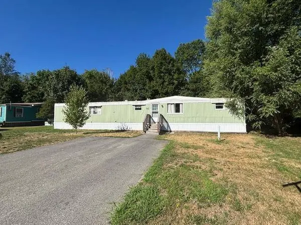 90 Colgate RD, Newmarket, NH 03857