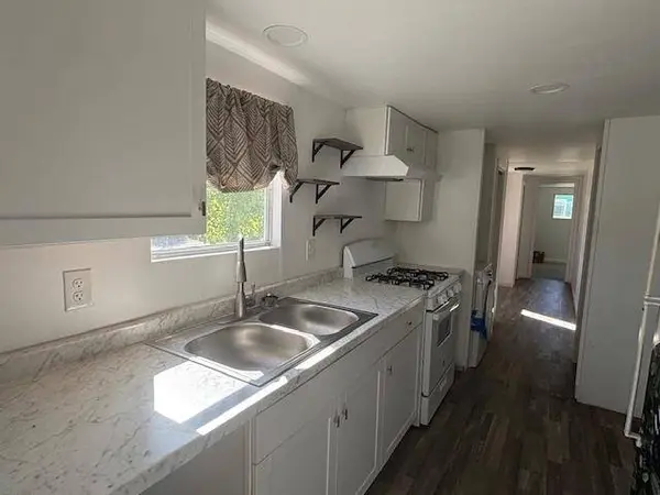 90 Colgate RD, Newmarket, NH 03857