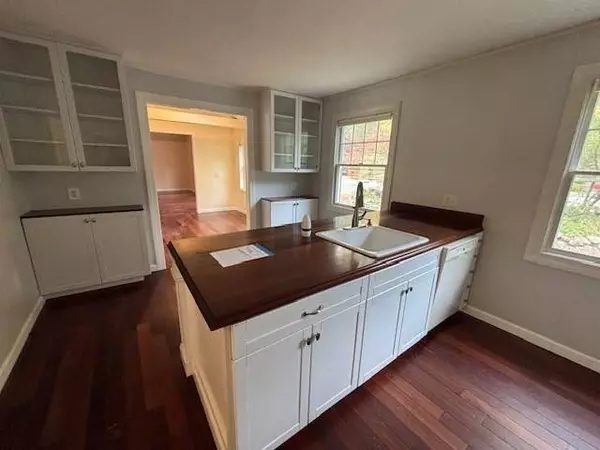 378 Salem Street, North Andover, MA 01845