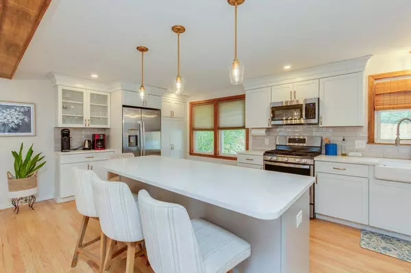 6 Lund DR, Hudson, NH 03051