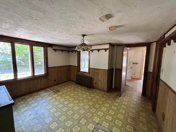 126 Lakehurst Ave, Weymouth, MA 02189