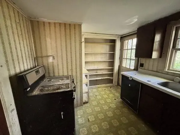 126 Lakehurst Ave, Weymouth, MA 02189
