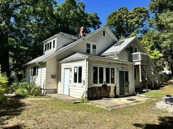 126 Lakehurst Ave, Weymouth, MA 02189