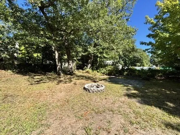 126 Lakehurst Ave, Weymouth, MA 02189