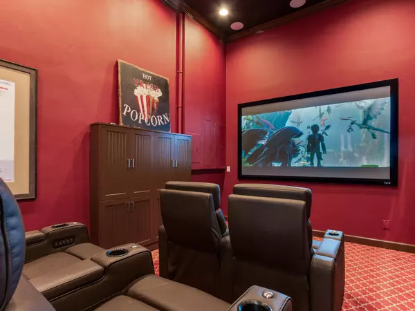 705 Guisando De Avila Tampa FL 33613 - Media Room