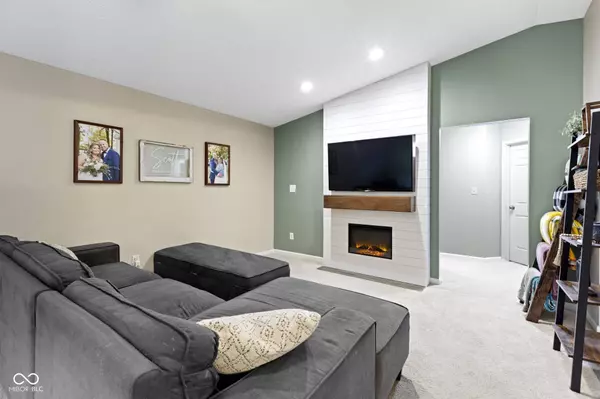 2674 Lakeshire LN, Indianapolis, IN 46268