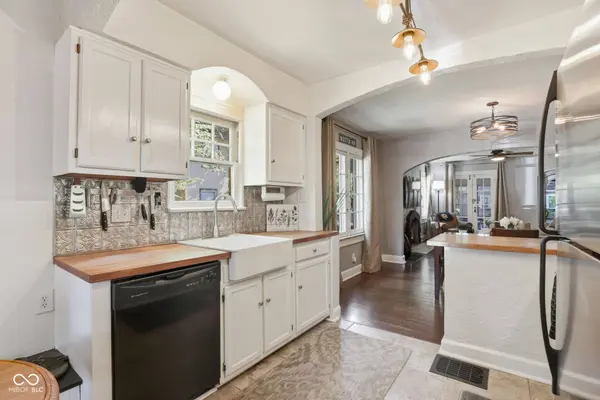 526 Kessler Boulevard East DR, Indianapolis, IN 46220