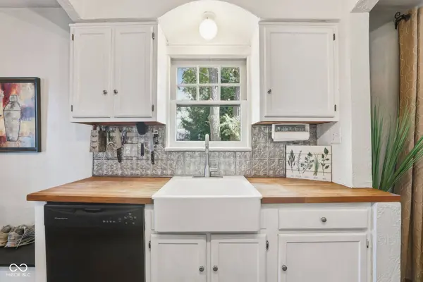 526 Kessler Boulevard East DR, Indianapolis, IN 46220