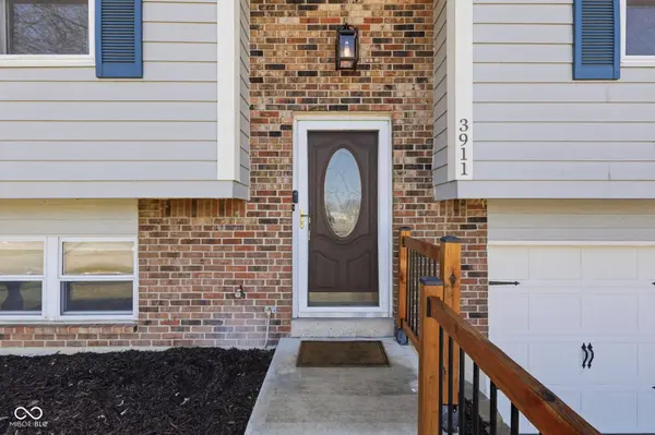 3911 Mistletoe DR, Indianapolis, IN 46237