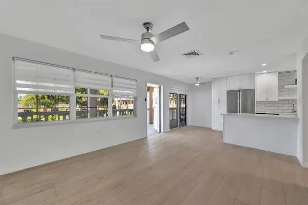 650 PINELLAS POINT DR S #216, St Petersburg, FL 33705