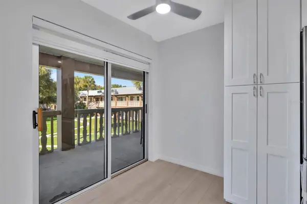 650 PINELLAS POINT DR S #216, St Petersburg, FL 33705