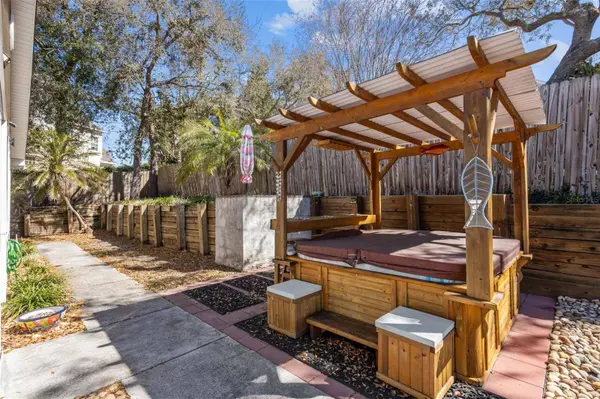 275 S HIGHLAND AVE, Tarpon Springs, FL 34689