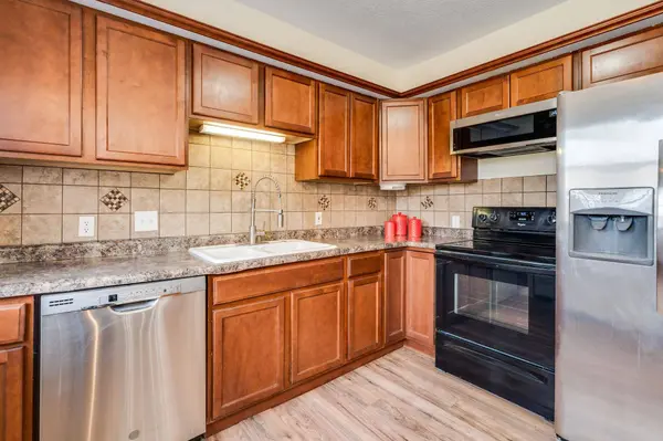 950 N Country Acres, Wichita, KS 67212