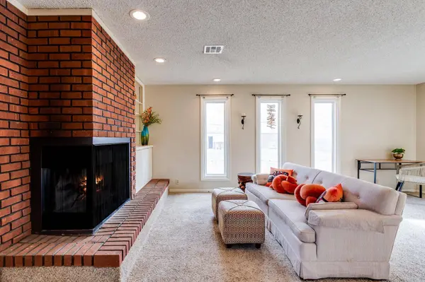 922 N Country Acres, Wichita, KS 67212