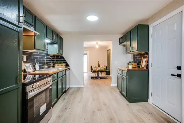 1007 Waverly St, Wichita, KS 67218