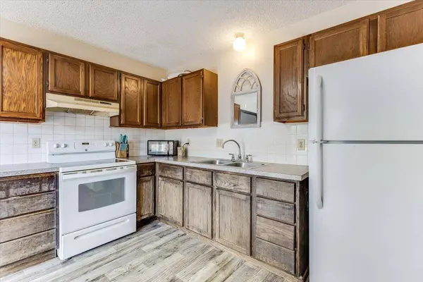 2513 W Savannah Ave, Wichita, KS 67217