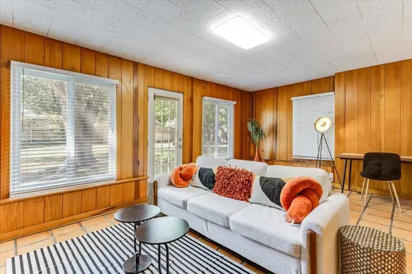 239 S Parkwood, Wichita, KS 67218