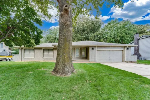 849 N Brook Forest Rd, Derby, KS 67037