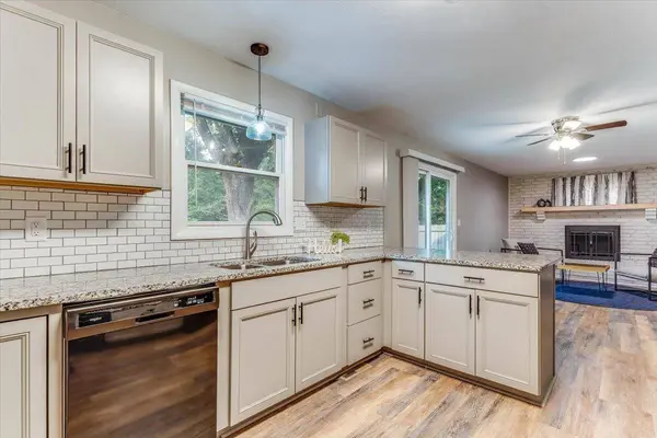 849 N Brook Forest Rd, Derby, KS 67037