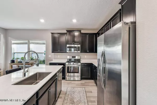 1742 AMBERLY DR, Middleburg, FL 32068