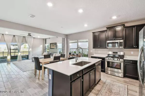 1742 AMBERLY DR, Middleburg, FL 32068