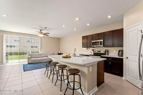 13106 ANNIES WALK DR, Jacksonville, FL 32218