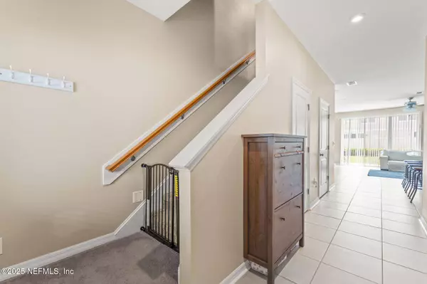 13106 ANNIES WALK DR, Jacksonville, FL 32218