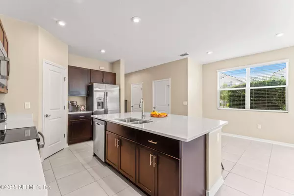 13106 ANNIES WALK DR, Jacksonville, FL 32218