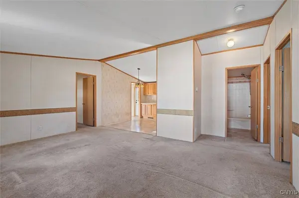 423 Mountain Ash Dr, Canandaigua, NY 14424